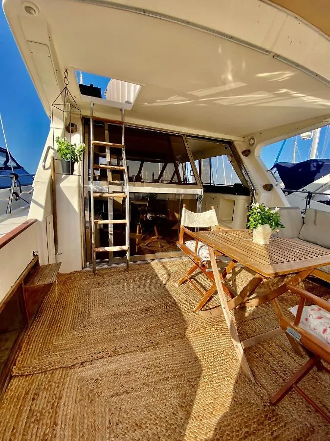 Отель Panaby Houseboat Палермо Италия