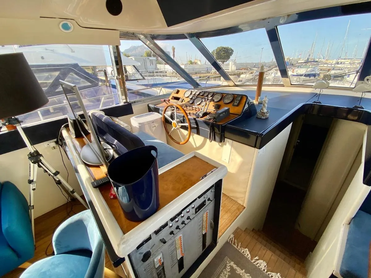 Отель Panaby Houseboat Палермо Ботель